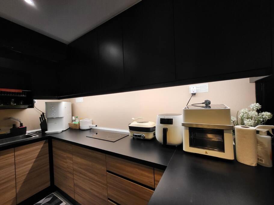 Apartment Empire Damansara Designer Soho Karaoke & Netflix *